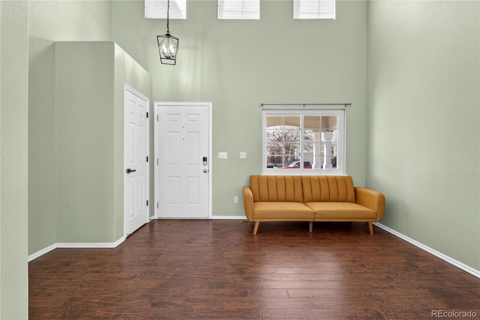 9719 Burberry Way Highlands Ranch, CO 80129 - Photo 5 of 36