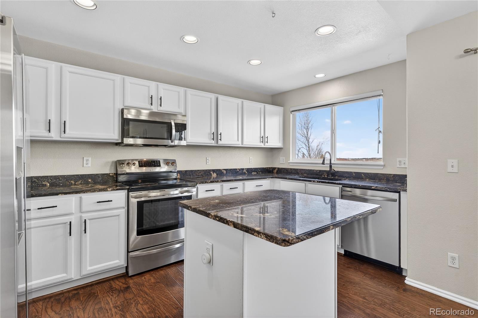 9719 Burberry Way Highlands Ranch, CO 80129 - Photo 8 of 36