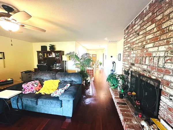 a view of a back yard of the house