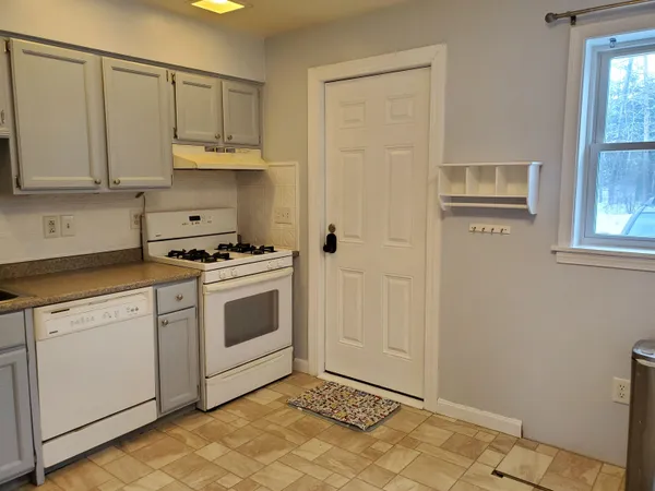 $2,300 | 220 Mascoma Street, Unit 11, Lebanon, NH 03766