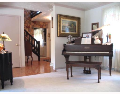 220 Thompson Hill Road Aliquippa, PA 15001 - Photo 14 of 18 Den/Family/Great Room.