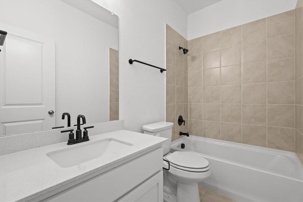 1663 Gracehill Way Forney, TX 75126 - Photo 16 of 30 a bathroom with a sink a toilet and a bathtub