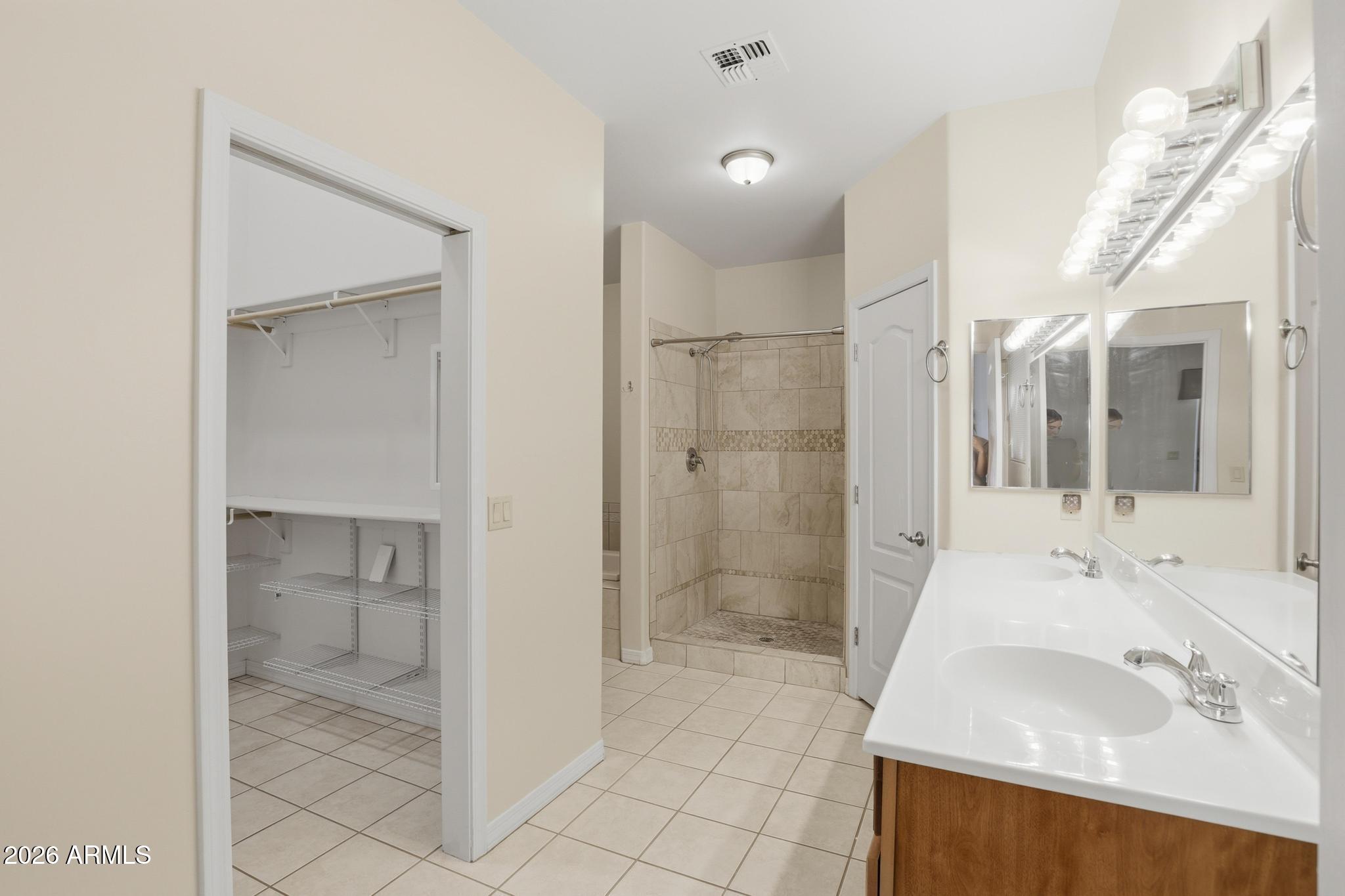 408 East Phoenix Street Payson, AZ 85541 - Photo 20 of 35 a bathroom with a sink and a shower