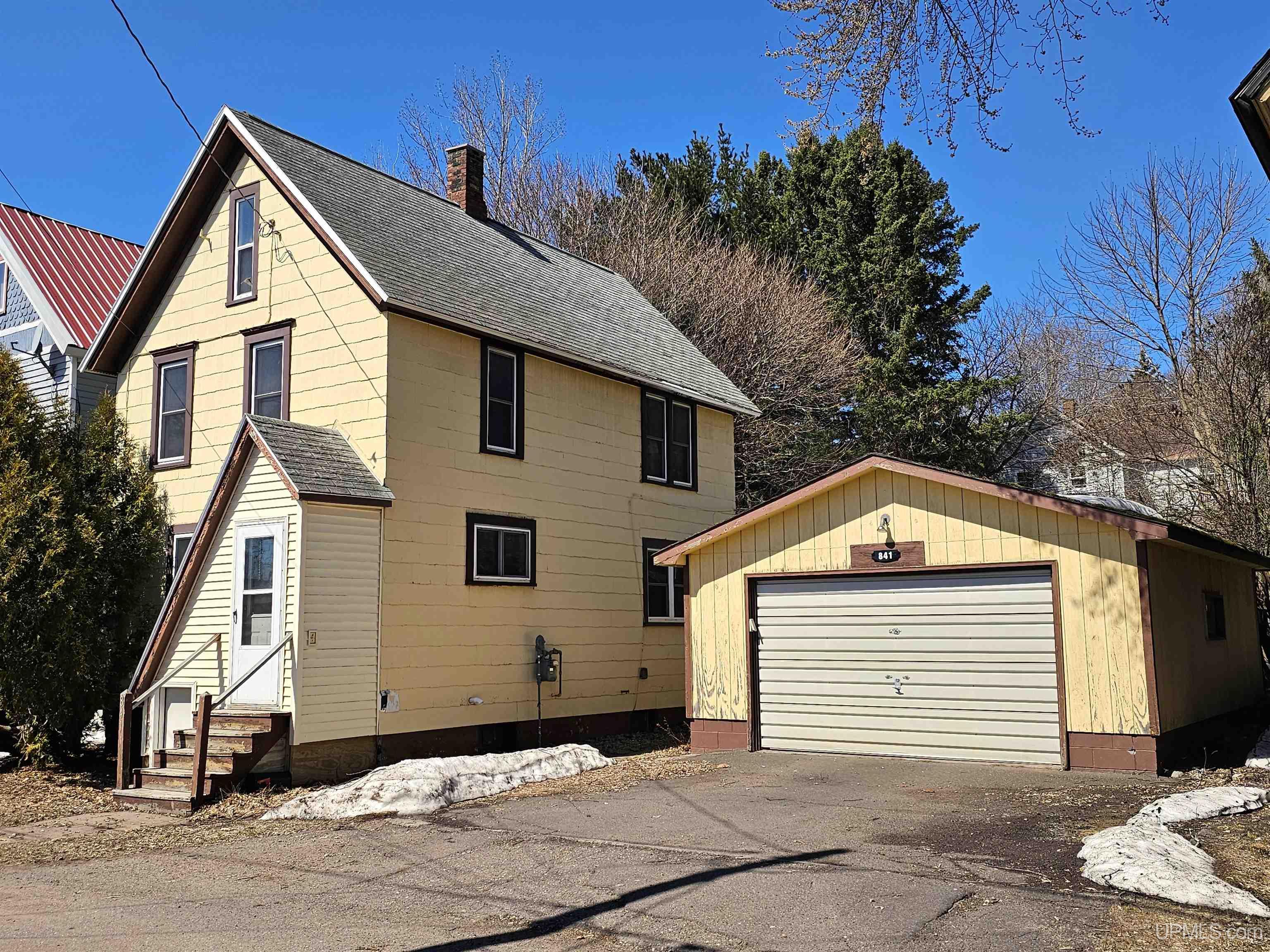 841 Warren Street Hancock, MI 49930 - Photo 1 of 15