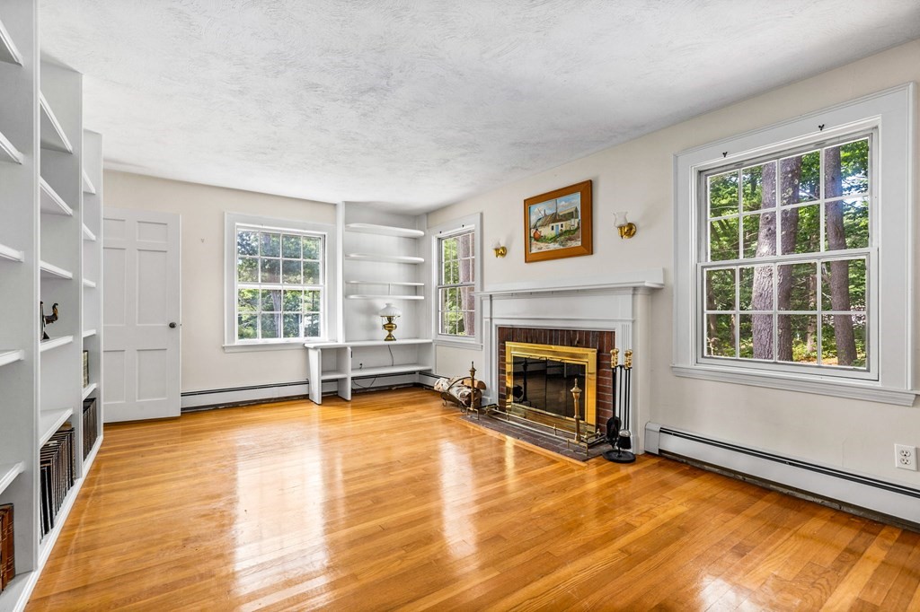 817 First Parish Road Scituate, MA 02066 - Photo 4 of 40 Gallery Image 4