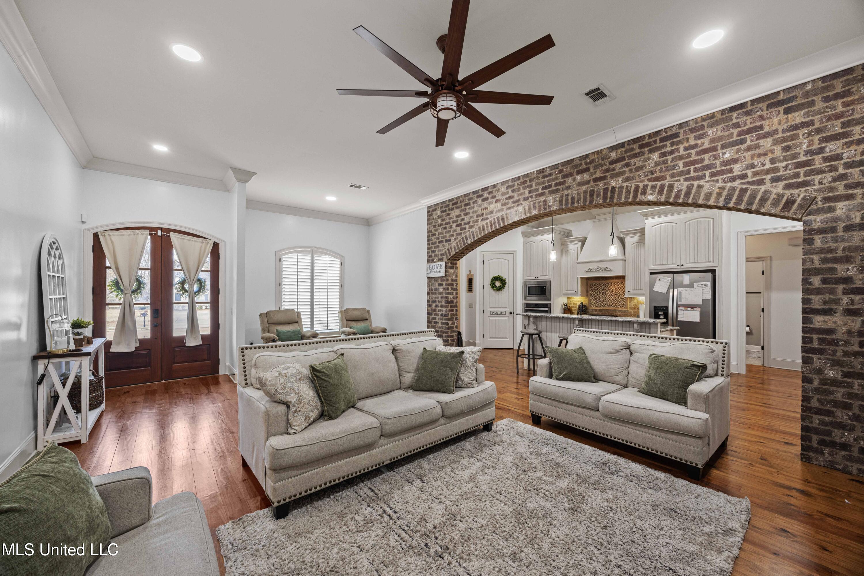110 Tailfeather Drive Madison, MS 39110 - Photo 2 of 25 EOSR8623
