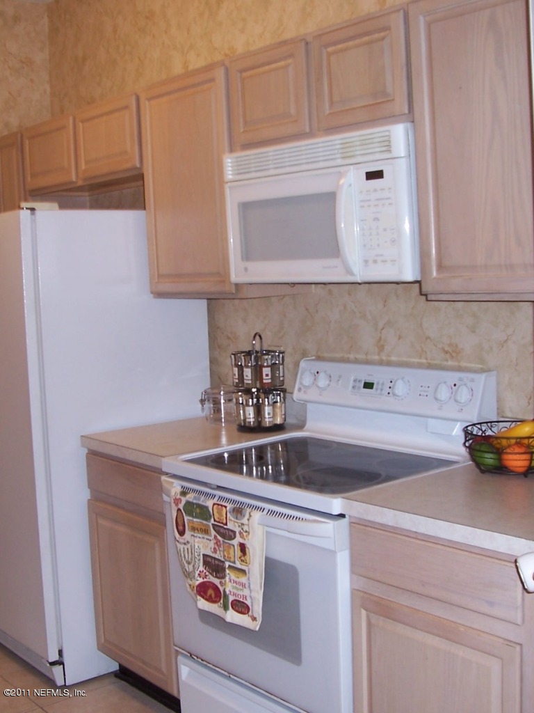 10550 Baymeadows Road, Unit 324 Jacksonville, FL 32256 - Photo 4 of 10 Kitchen