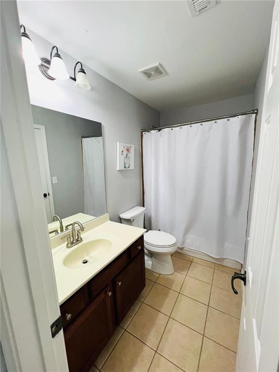 7437 Fireside Lane Flowery Branch, GA 30542 - Photo 10 of 16 a bathroom with a sink shower and a toilet