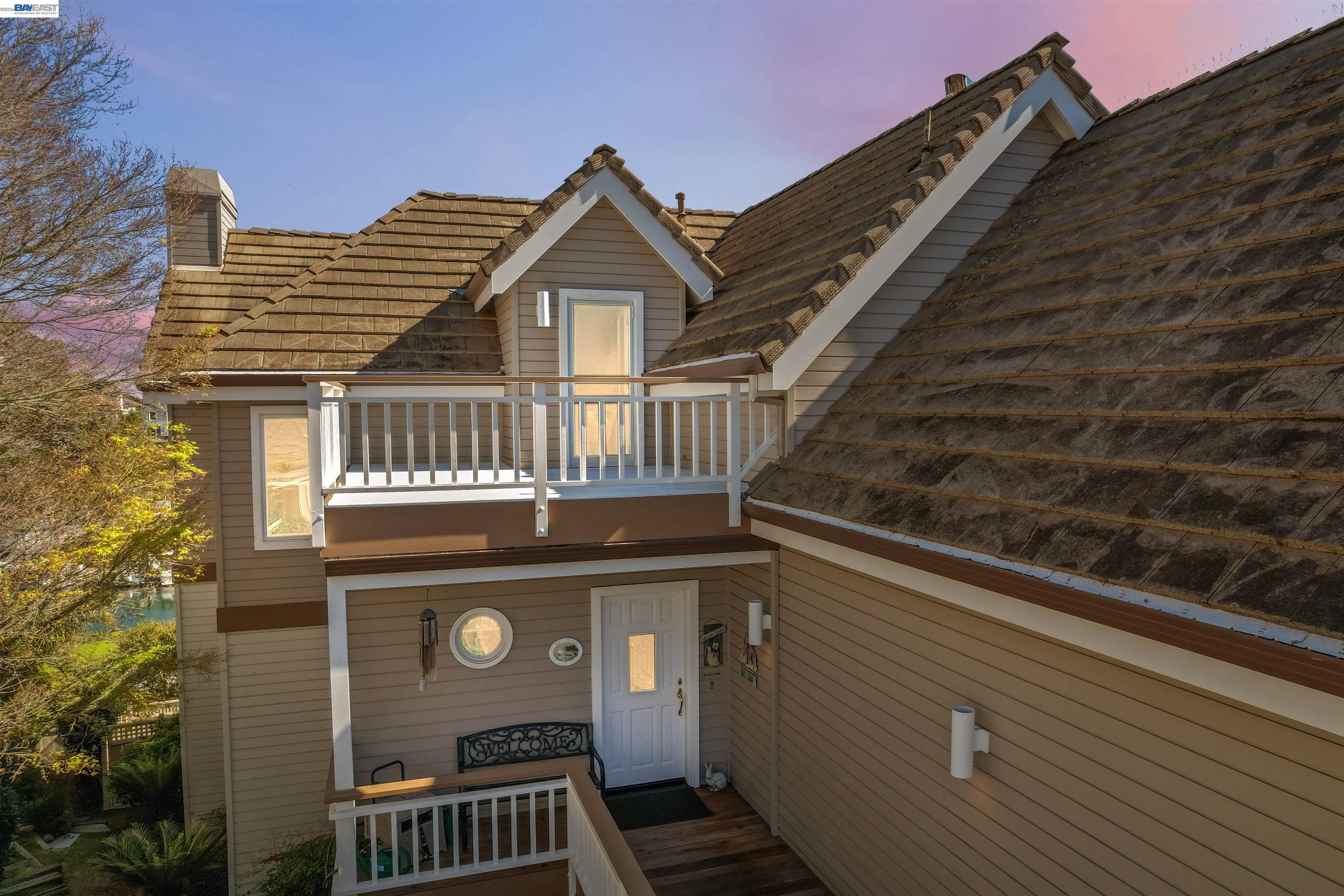 126 Frederick Street Santa Cruz, CA 95062 - Photo 55 of 60 a front view of a house