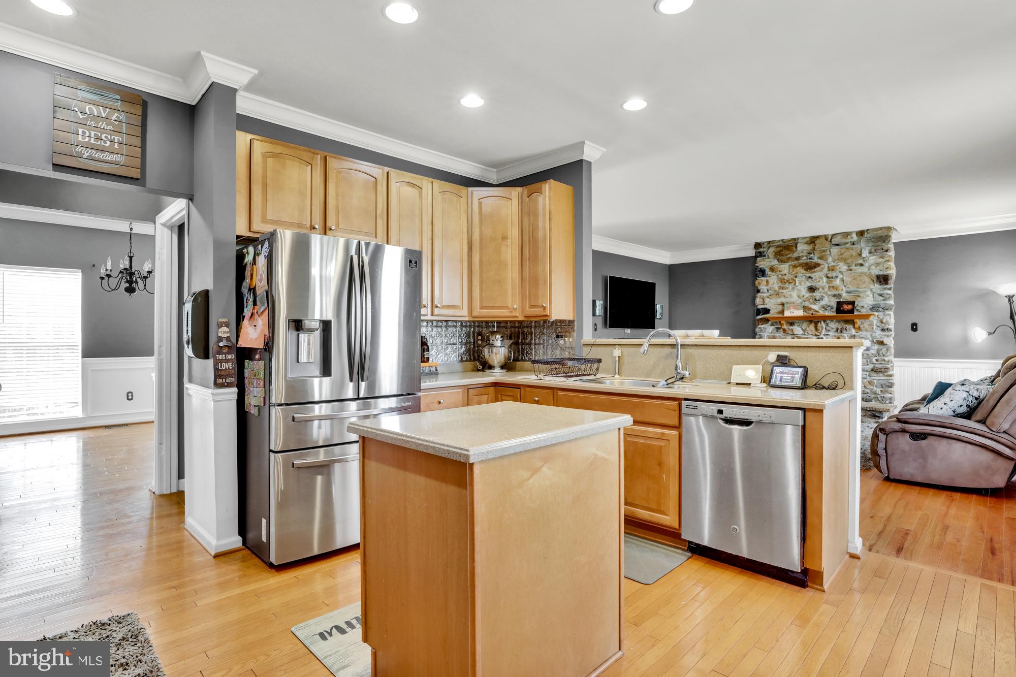 236 Barnhill Road Perkasie, PA 18944 - Photo 10 of 28 Kitchen with island & breakfast bar