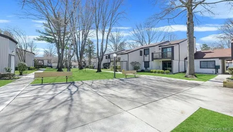 $399,999 | 65 Richmond Boulevard, Unit 1B, Ronkonkoma, NY 11779