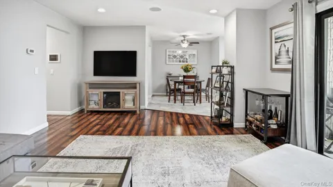 $399,999 | 65 Richmond Boulevard, Unit 1B, Ronkonkoma, NY 11779