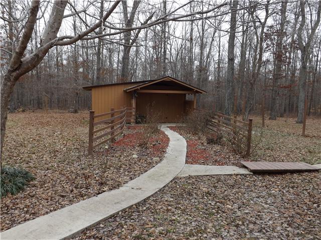263 Bentridge Road Manchester, TN 37355 - Photo 4 of 6 A custom dog kennel with dog run is another great feature of this property.