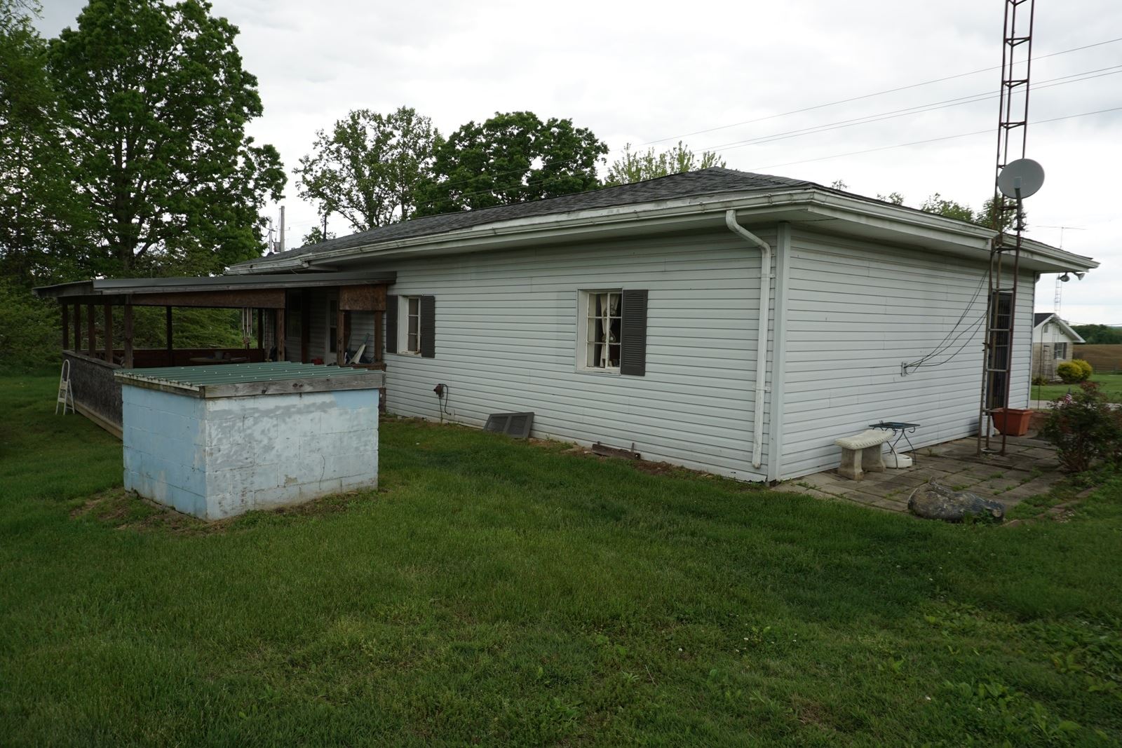 8255 Tunnelton Road Bedford, IN 47421 - Photo 4 of 18 Gallery Image 4