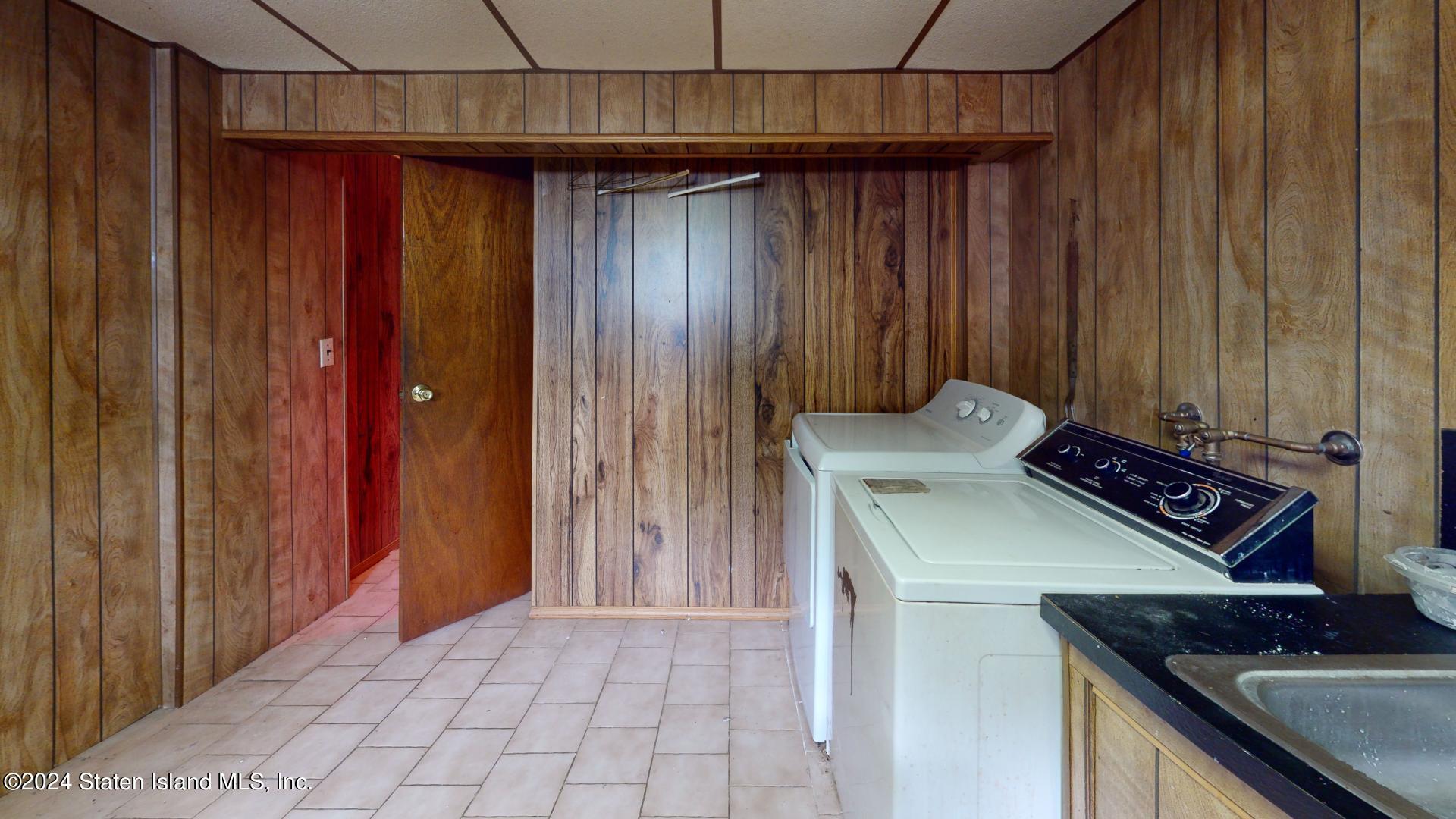 84 Campus Road Staten Island, NY 10301 - Photo 38 of 57 84-Campus-Rd-Laundry Room