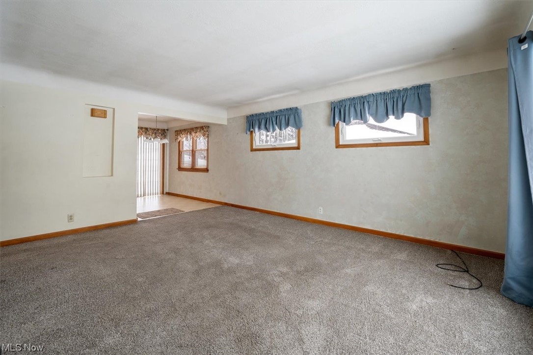 2818 Dentzler Road Parma, OH 44134 - Photo 6 of 42