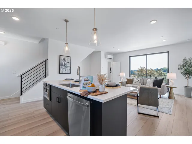 $679,800 | 7308 Southwest 13th Drive, Portland, OR 97219