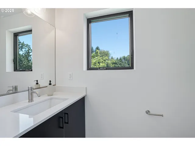 $679,800 | 7308 Southwest 13th Drive, Portland, OR 97219