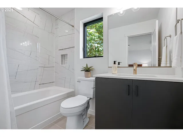 $679,800 | 7308 Southwest 13th Drive, Portland, OR 97219