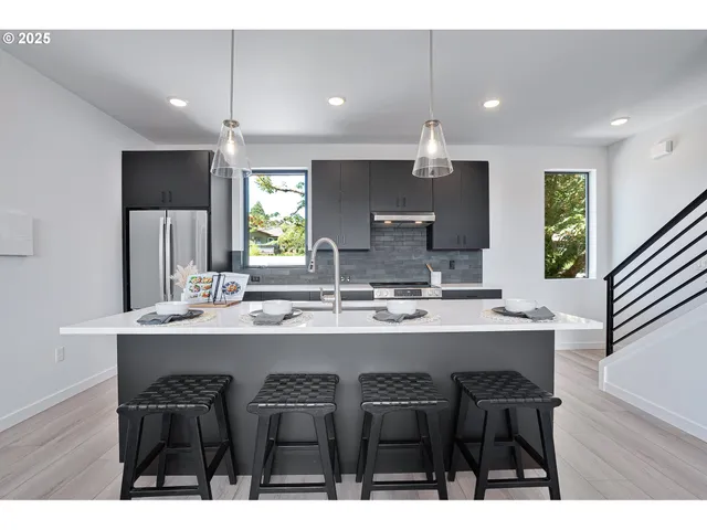 $679,800 | 7308 Southwest 13th Drive, Portland, OR 97219