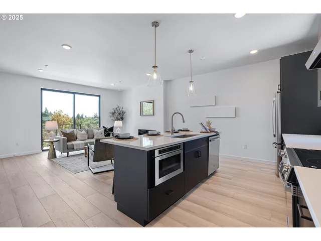 $679,800 | 7308 Southwest 13th Drive, Portland, OR 97219