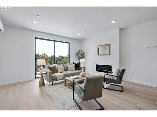 $679,800 | 7308 Southwest 13th Drive, Portland, OR 97219