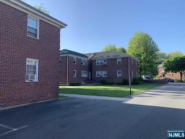 $2,250 | 171-183 Fort Lee Road, Unit 1811C, Teaneck, NJ 07666