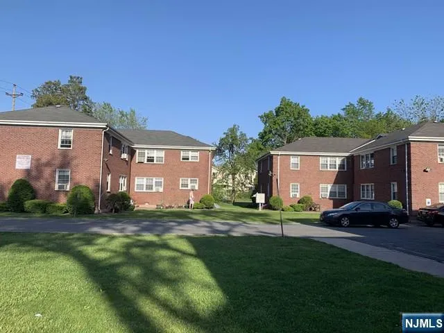 $2,250 | 171-183 Fort Lee Road, Unit 1811C, Teaneck, NJ 07666