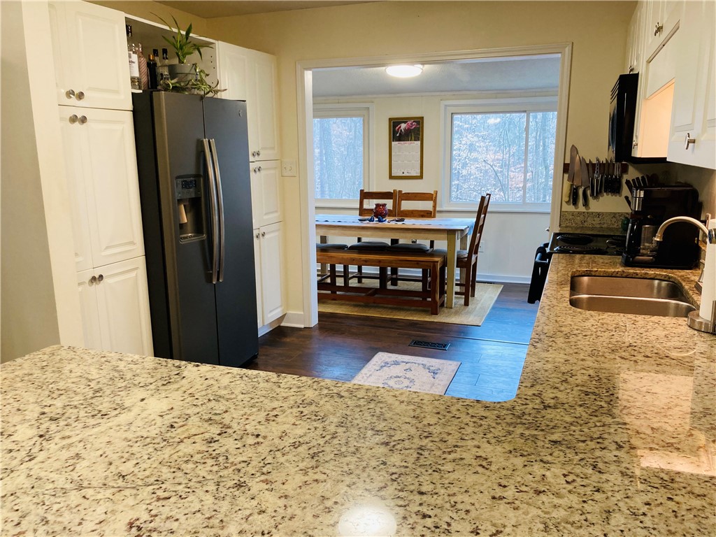 620 Lands End Seneca, SC 29678 - Photo 7 of 48 Gallery Image 7