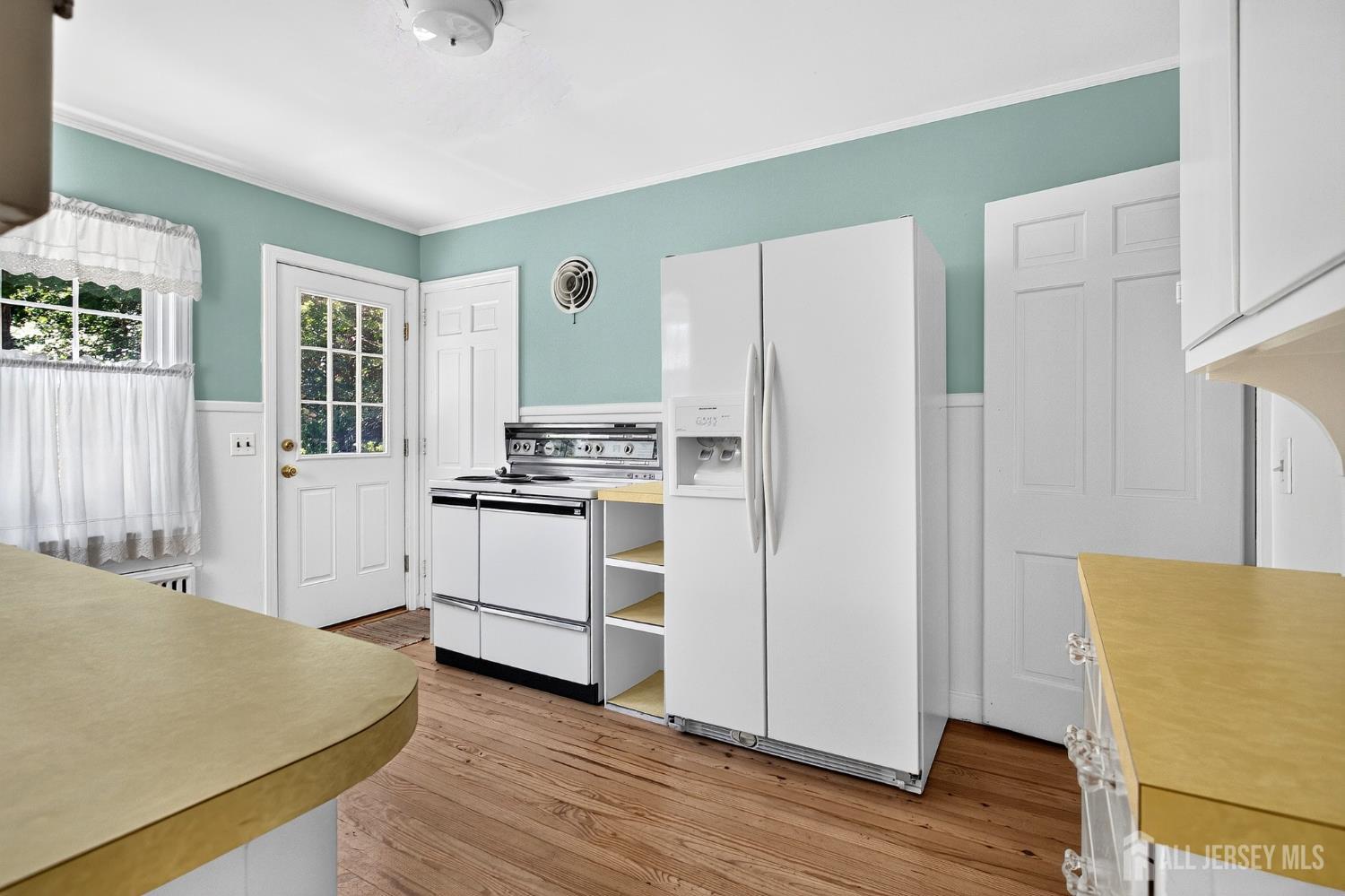 31 Warwick Road Colonia, NJ 07067 - Photo 16 of 36