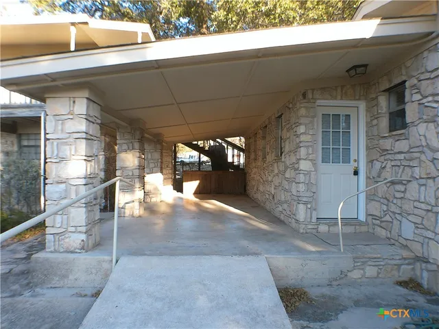 $282,500 | 503 East Ave G, Lampasas, TX 76550