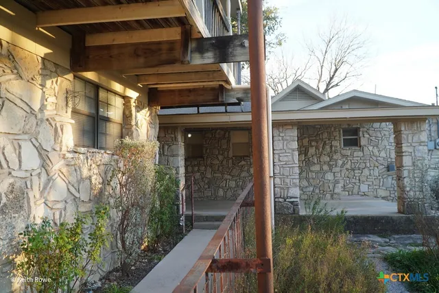 $282,500 | 503 East Ave G, Lampasas, TX 76550