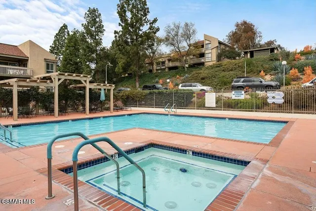 $430,000 | 324 Chestnut Hill Court, Unit 14, Thousand Oaks, CA 91360