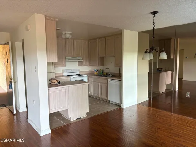 $430,000 | 324 Chestnut Hill Court, Unit 14, Thousand Oaks, CA 91360