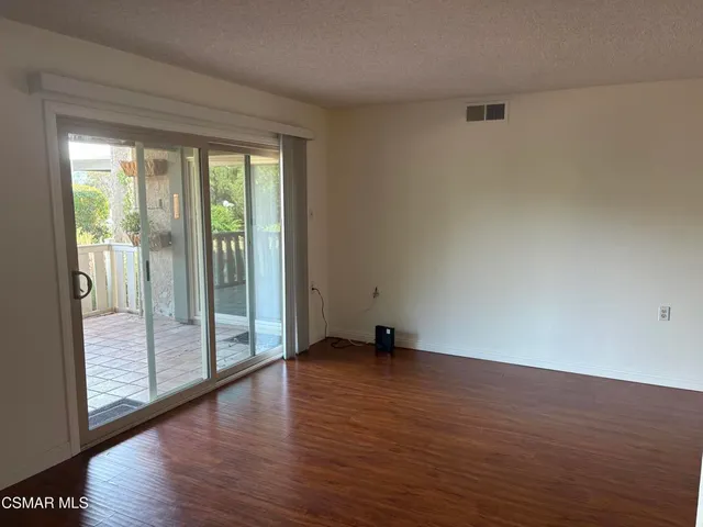 $430,000 | 324 Chestnut Hill Court, Unit 14, Thousand Oaks, CA 91360
