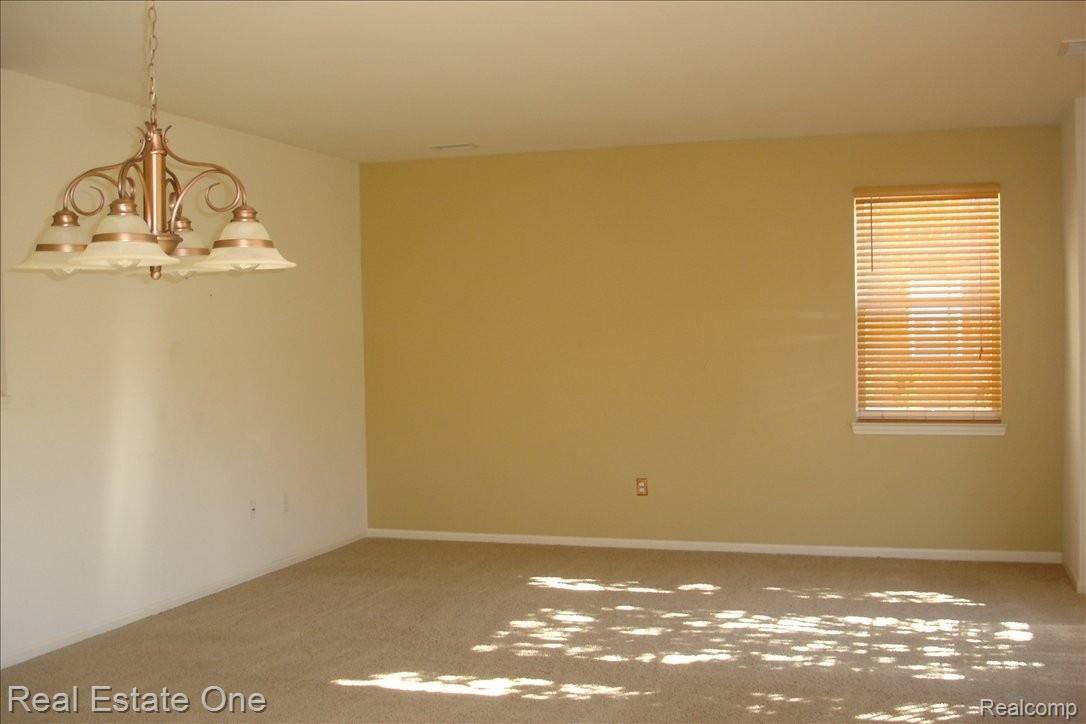 4280 Hampton Ridge Boulevard, Unit 170 Howell, MI 48843 - Photo 7 of 17 DINING AREA