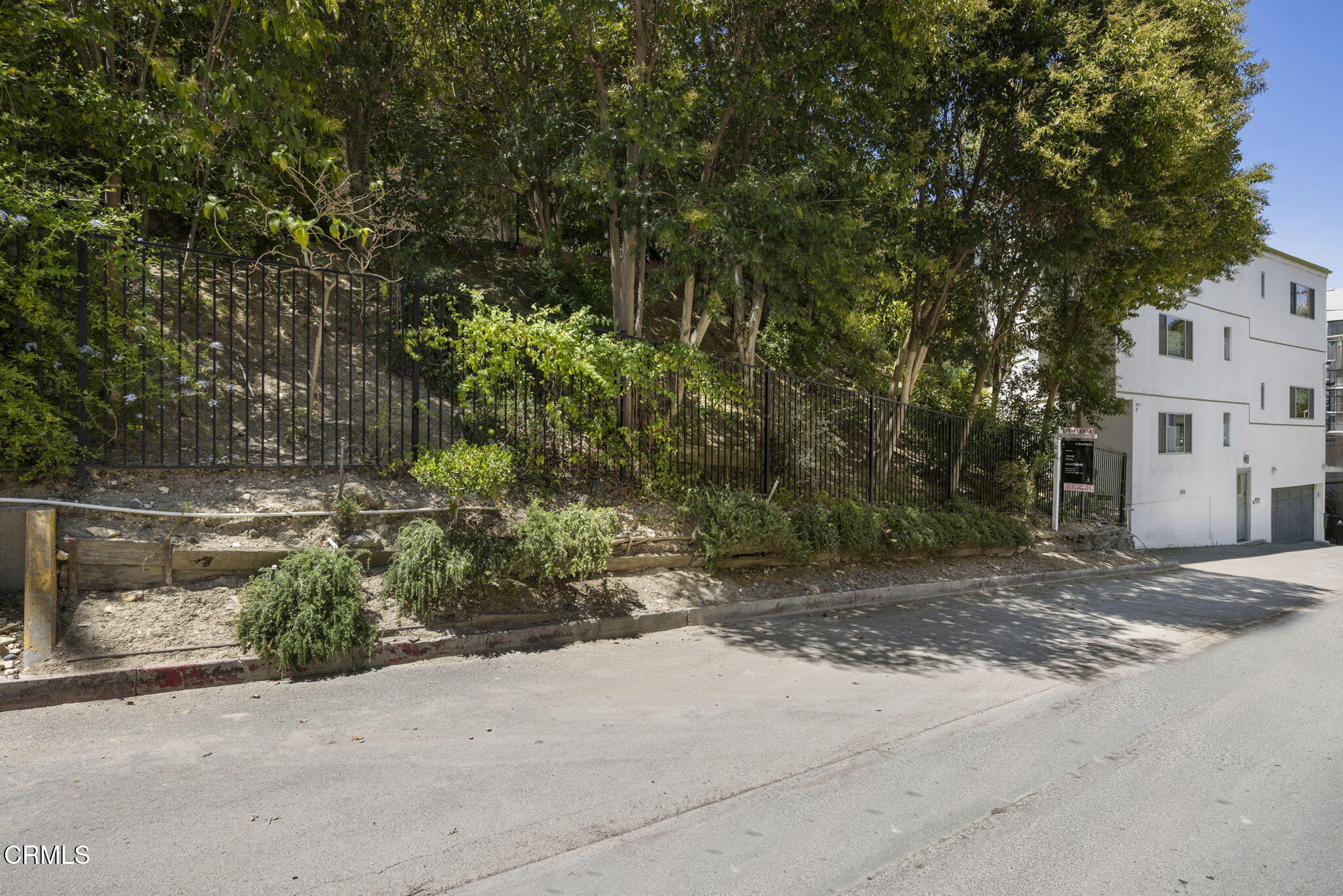 3551 Dixie Canyon Place Los Angeles, CA 91423 - Photo 17 of 47 3-web-or-mls-1A1A2004