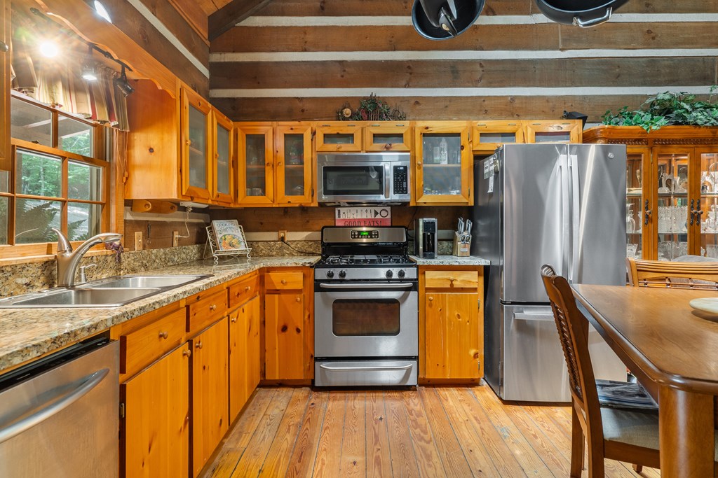 136 Honeysuckle Way Blue Ridge, GA 30513 - Photo 7 of 35