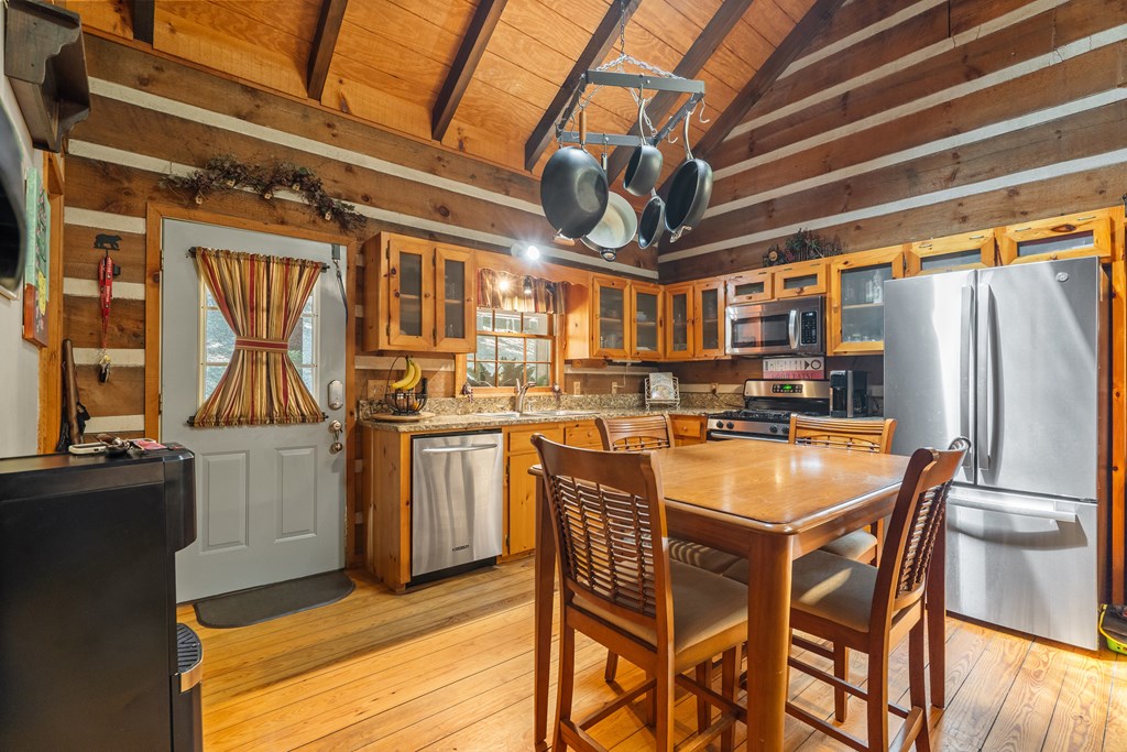 136 Honeysuckle Way Blue Ridge, GA 30513 - Photo 8 of 35