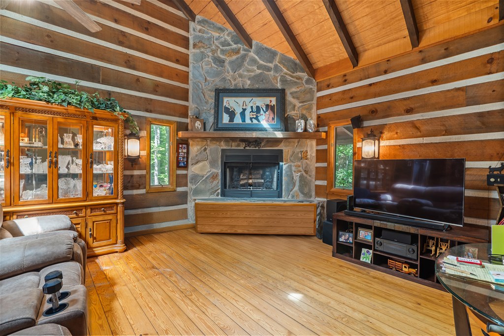 136 Honeysuckle Way Blue Ridge, GA 30513 - Photo 10 of 35