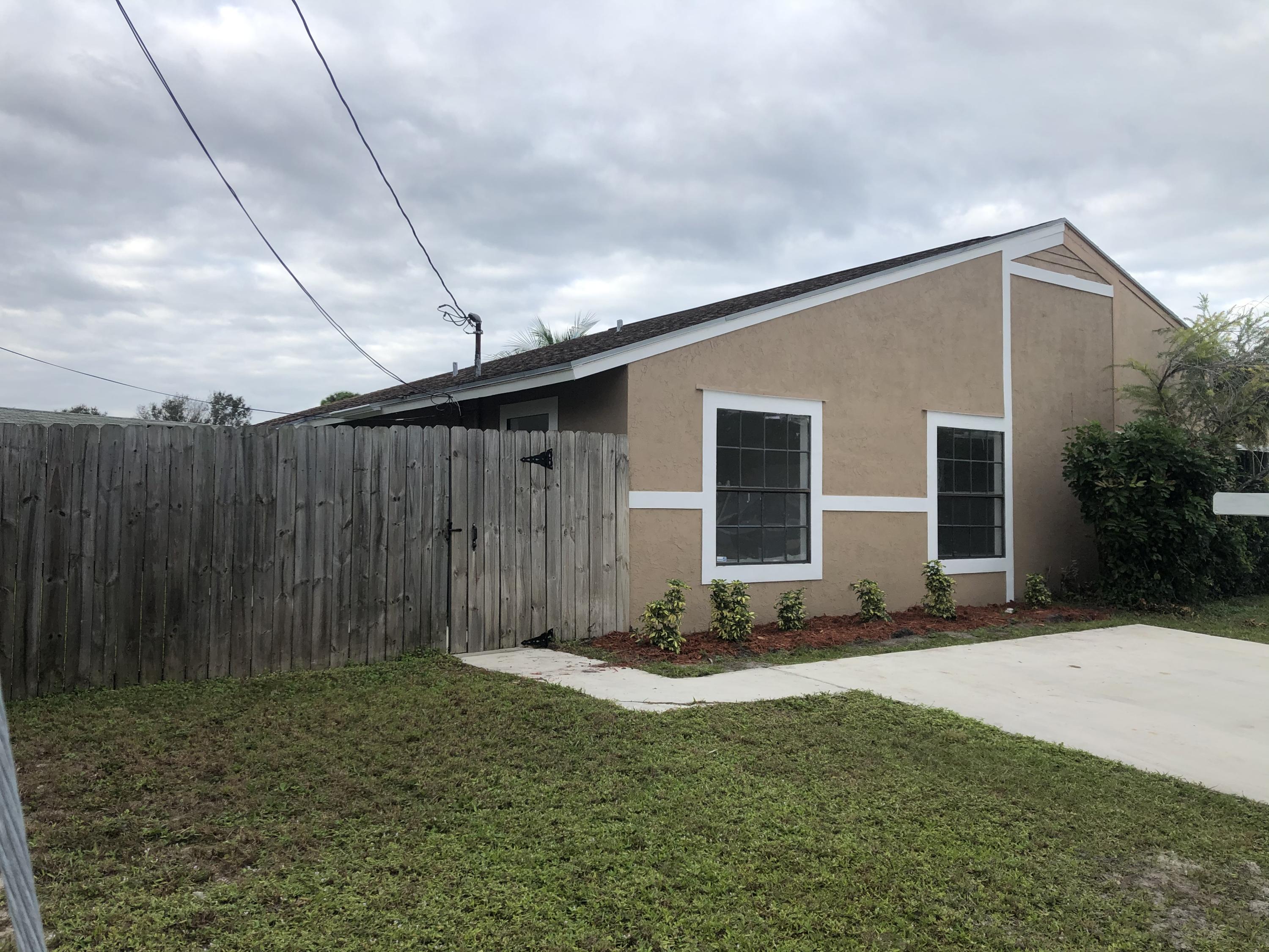 5128 Southeast Primrose Way Stuart, FL 34997 - Photo 17 of 19 2A74D04E-12A2-4ACF-A973-58F15D6DE049