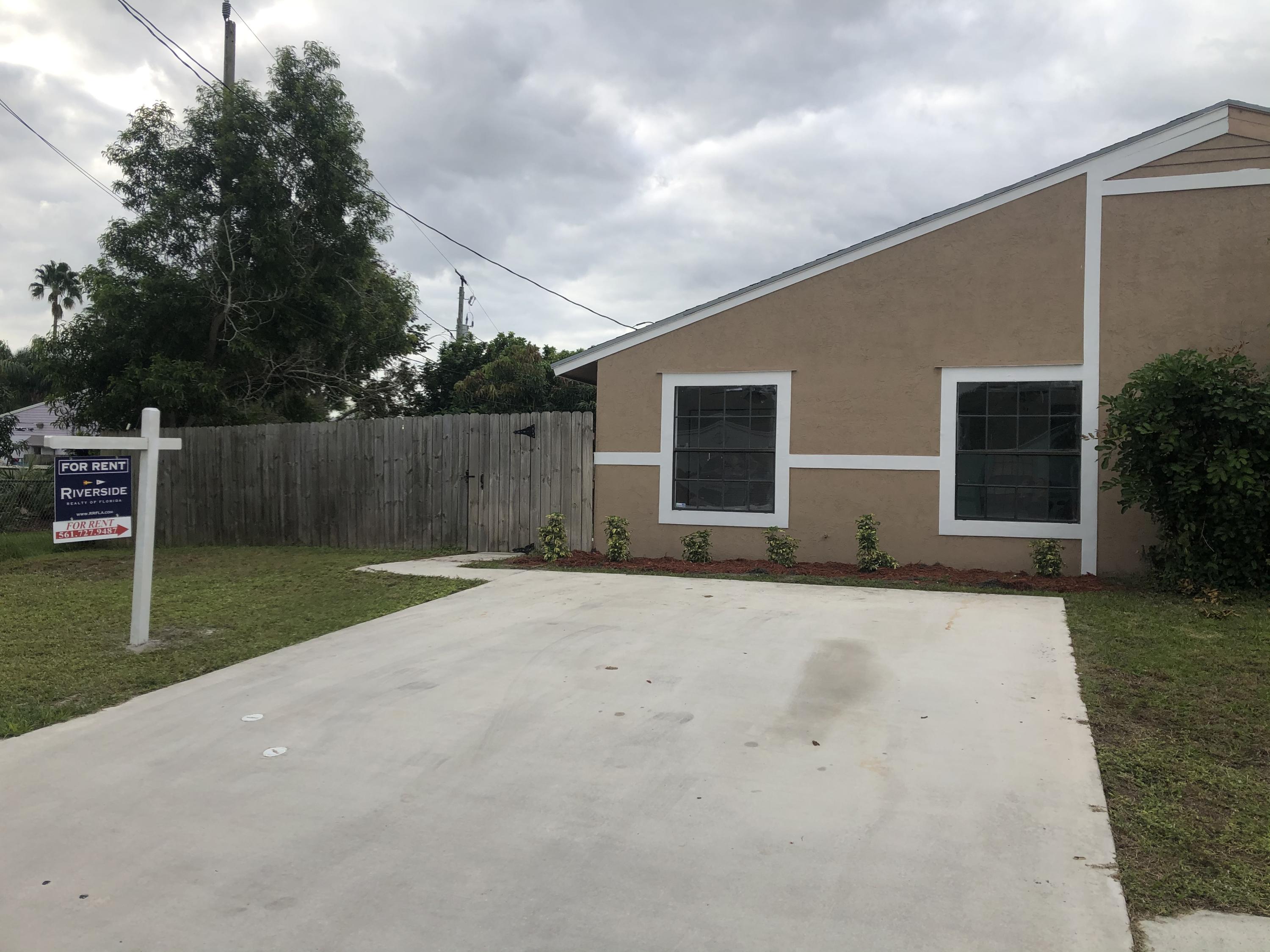 5128 Southeast Primrose Way Stuart, FL 34997 - Photo 18 of 19 7DE4923B-8666-465E-9988-F53716FA6414