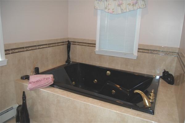 23 Summit Road Stoneham, MA 02180 - Photo 11 of 16 Gallery Image 11