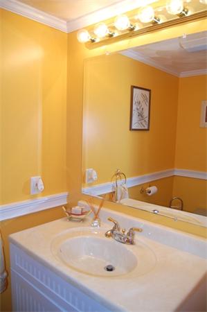 23 Summit Road Stoneham, MA 02180 - Photo 8 of 16 Gallery Image 8