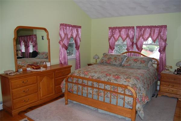 23 Summit Road Stoneham, MA 02180 - Photo 10 of 16 Gallery Image 10