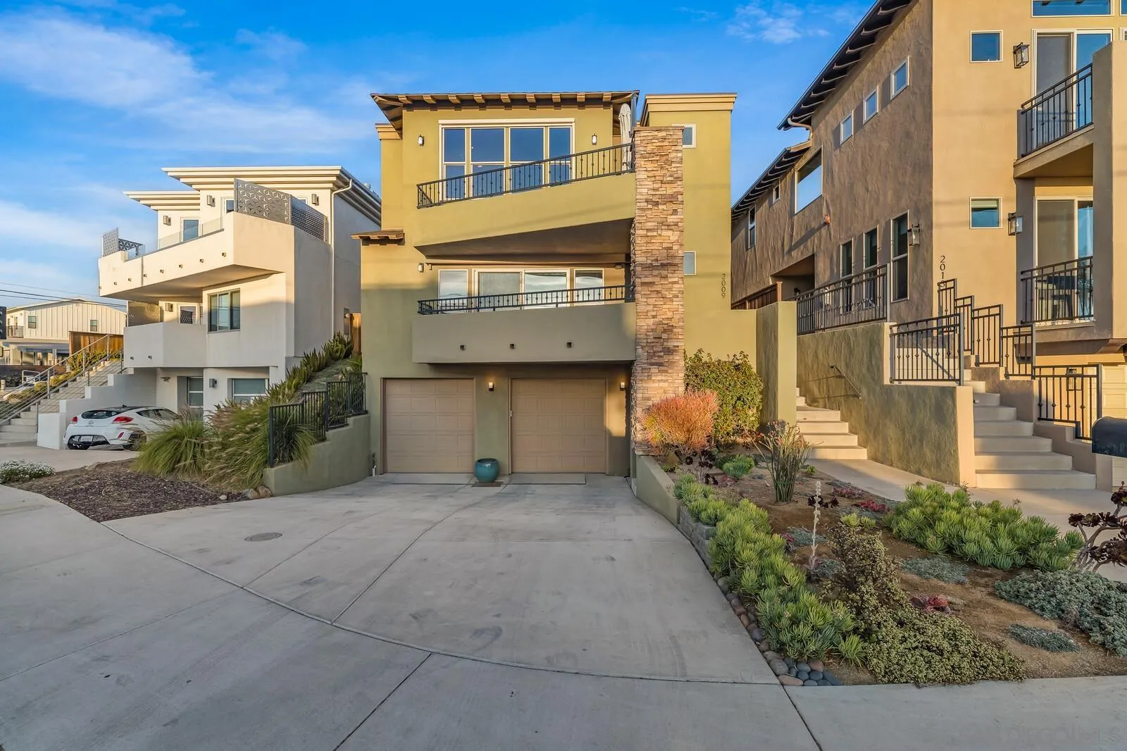 2009 MacKinnon Avenue Cardiff, CA 92007 - Photo 40 of 54 a view of a building with a yard