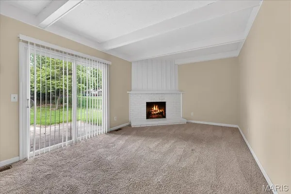 $325,000 | 4 Glenview Drive, St. Charles, MO 63304