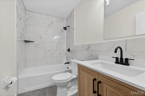 $325,000 | 4 Glenview Drive, St. Charles, MO 63304