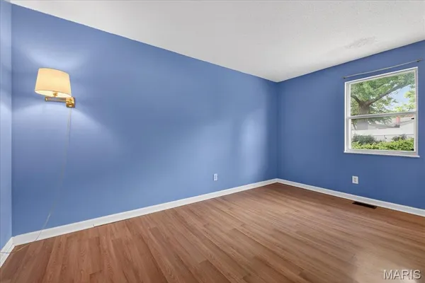 $325,000 | 4 Glenview Drive, St. Charles, MO 63304