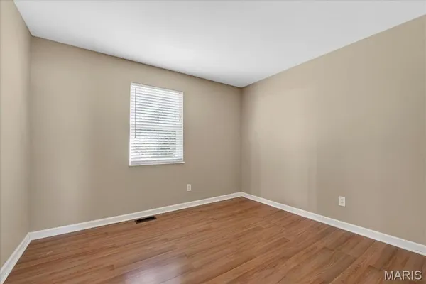 $325,000 | 4 Glenview Drive, St. Charles, MO 63304